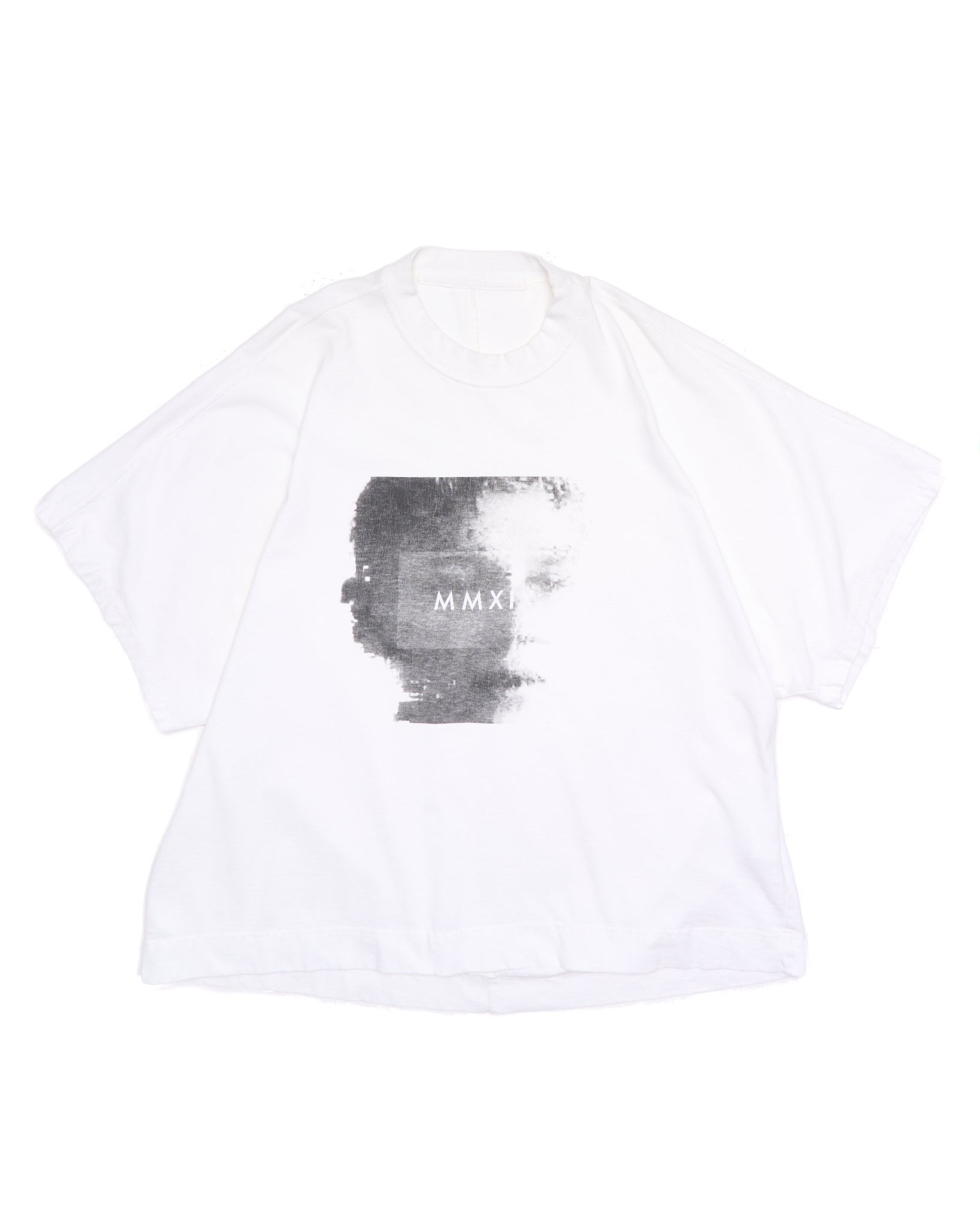 S/S19 Julius_7 "MMXIX_7 BEELZEBUB;" White Graphic Raglan T-shirt