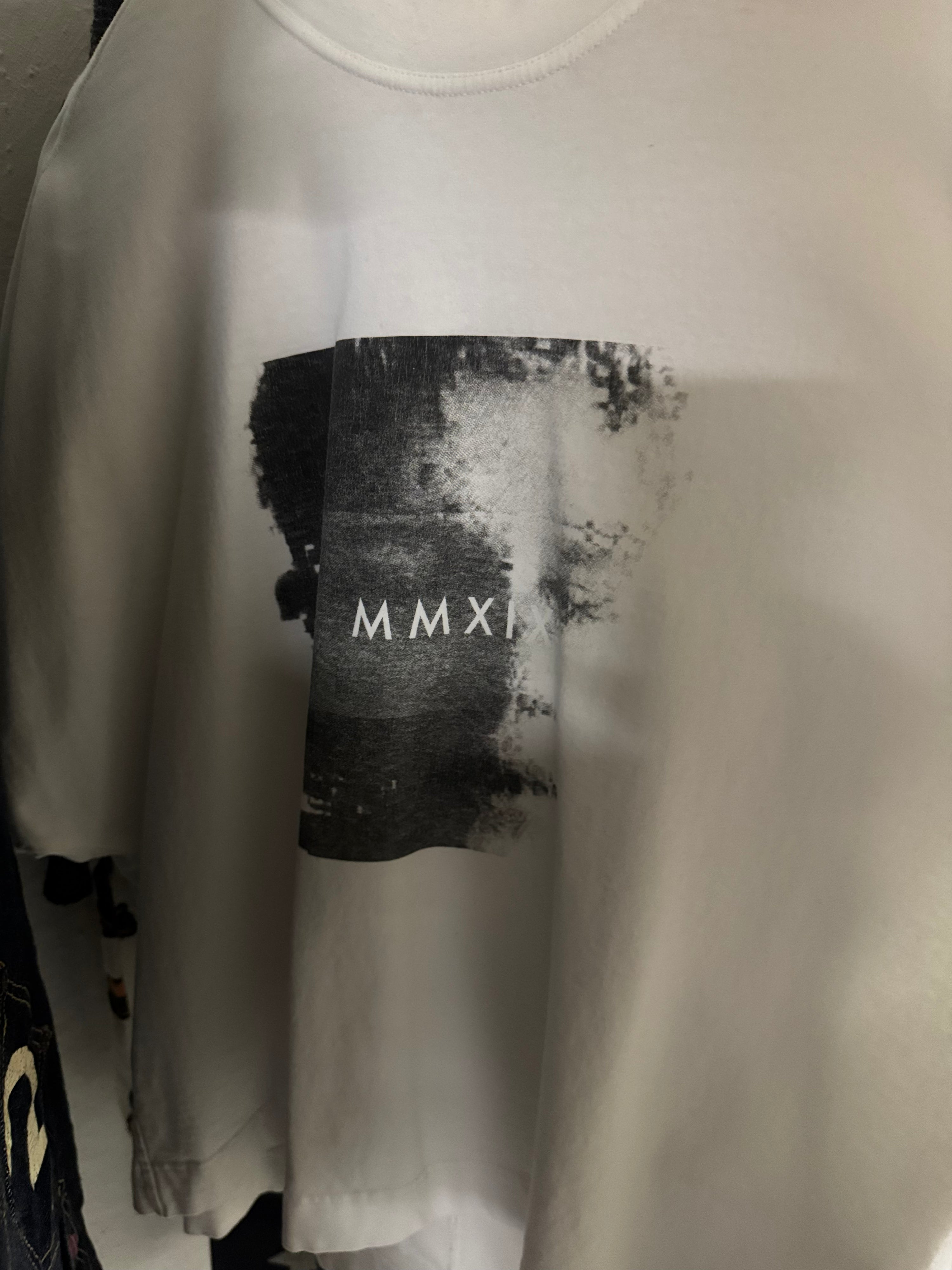S/S19 Julius_7 "MMXIX_7 BEELZEBUB;" White Graphic Raglan T-shirt