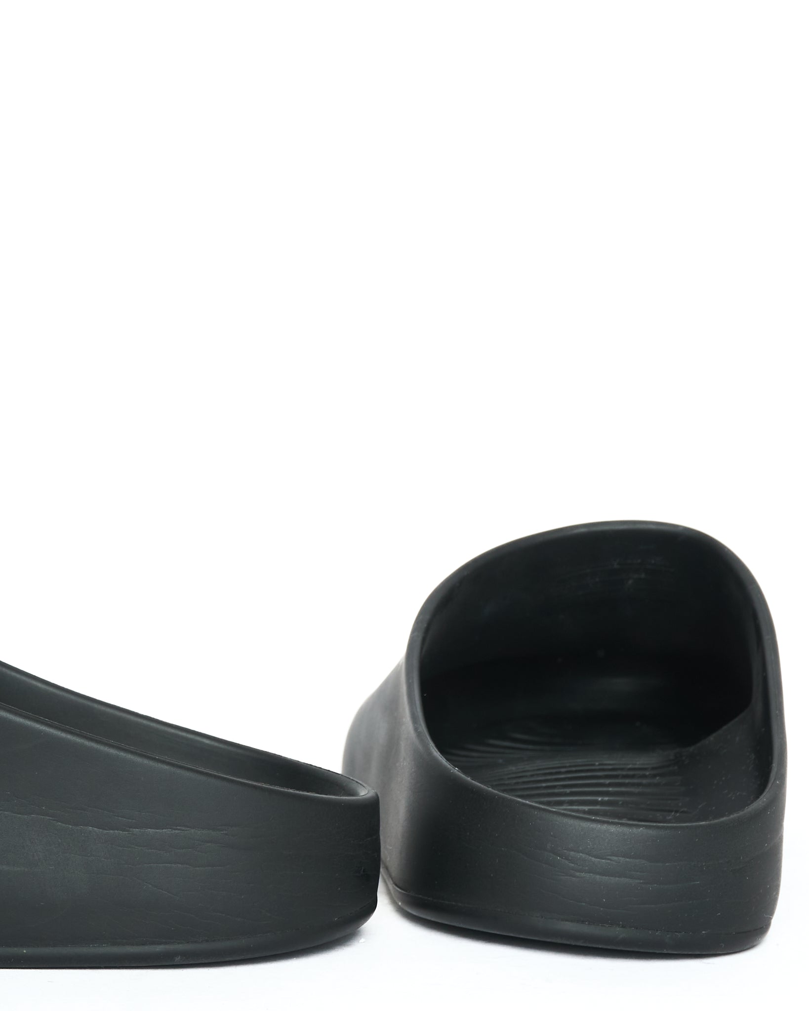 Balenciaga ‘Pool Closed Men’ Black Clogs