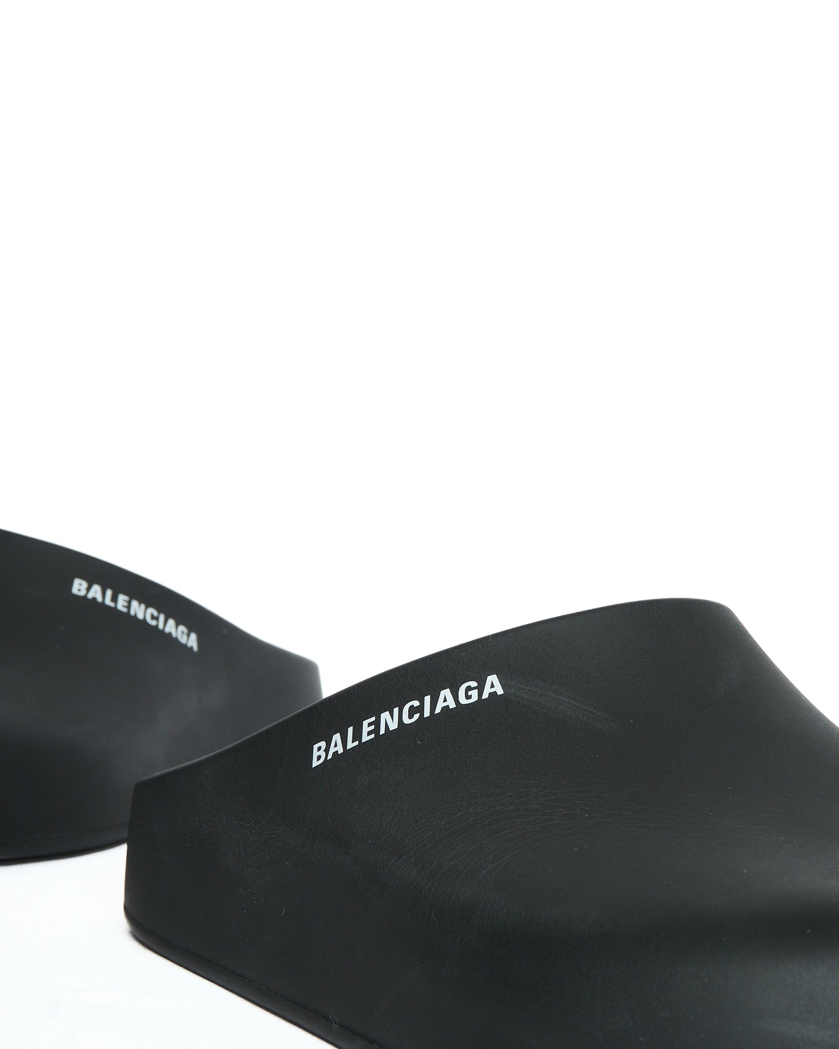 Balenciaga ‘Pool Closed Men’ Black Clogs