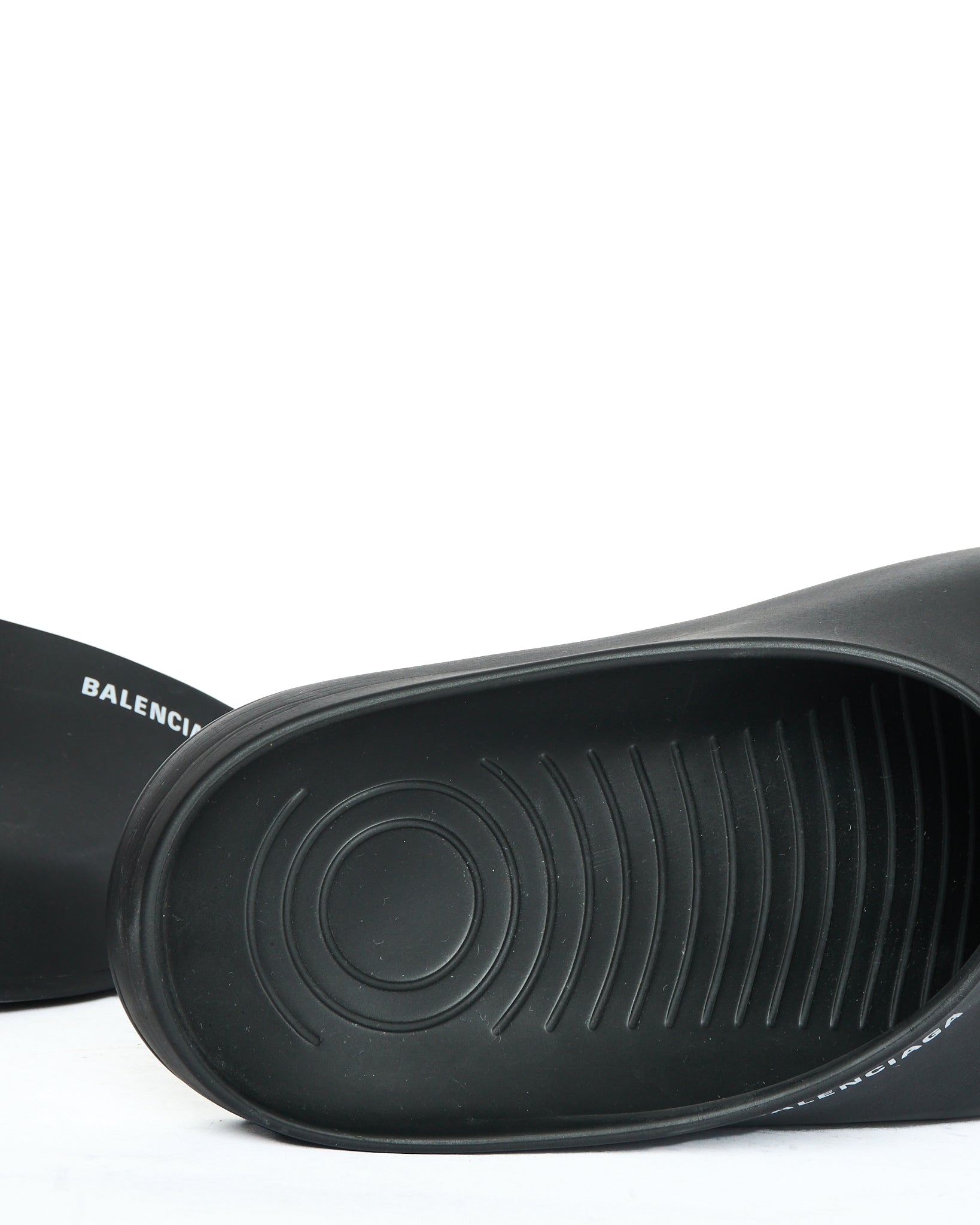 Balenciaga ‘Pool Closed Men’ Black Clogs
