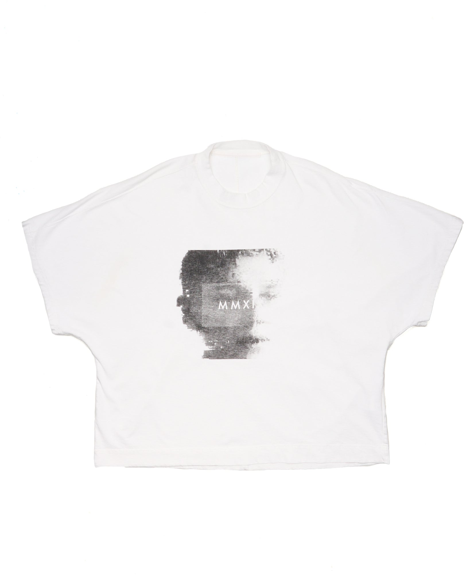 S/S19 Julius_7 "MMXIX_7 BEELZEBUB;" White Graphic Raglan T-shirt