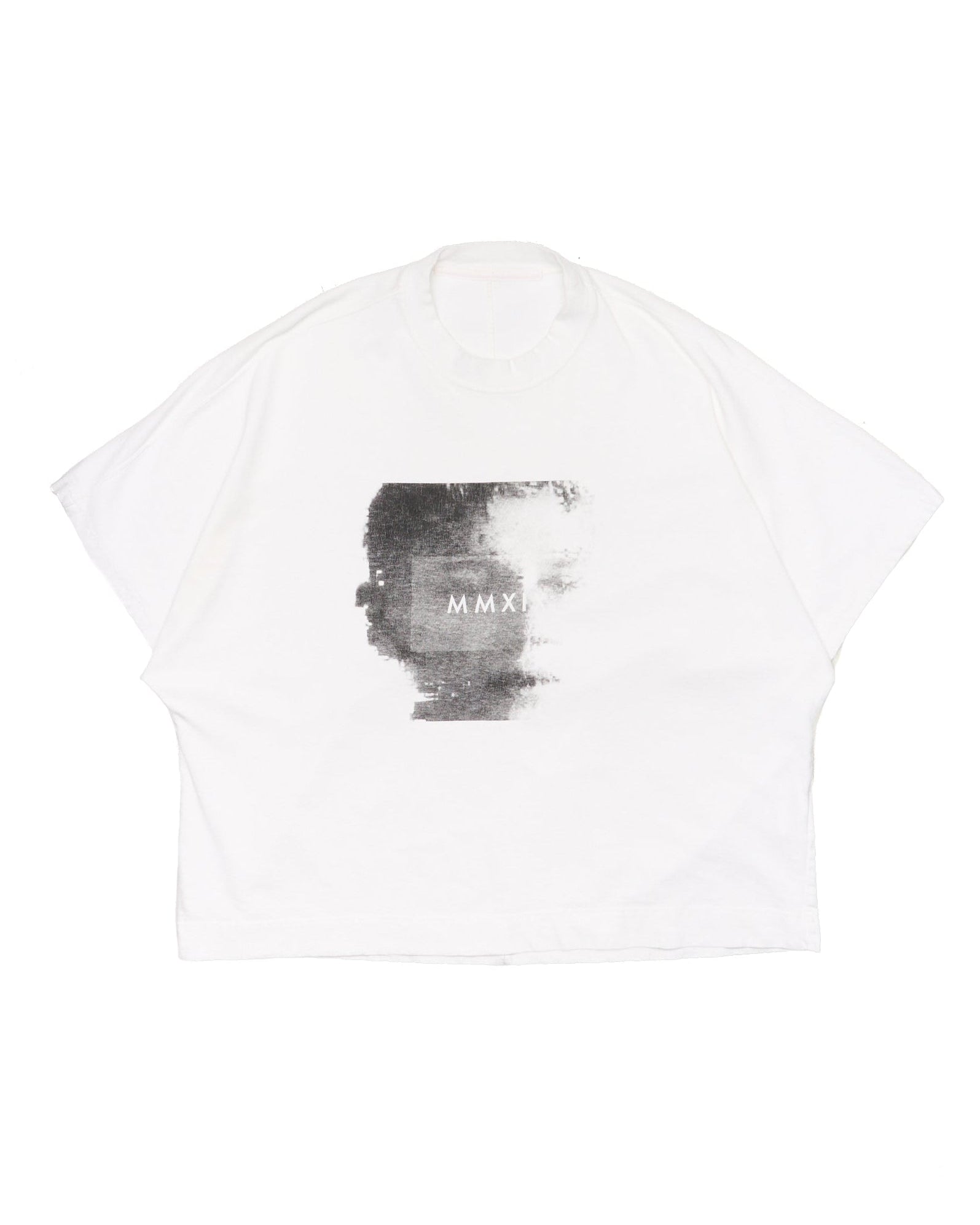 S/S19 Julius_7 "MMXIX_7 BEELZEBUB;" White Graphic Raglan T-shirt