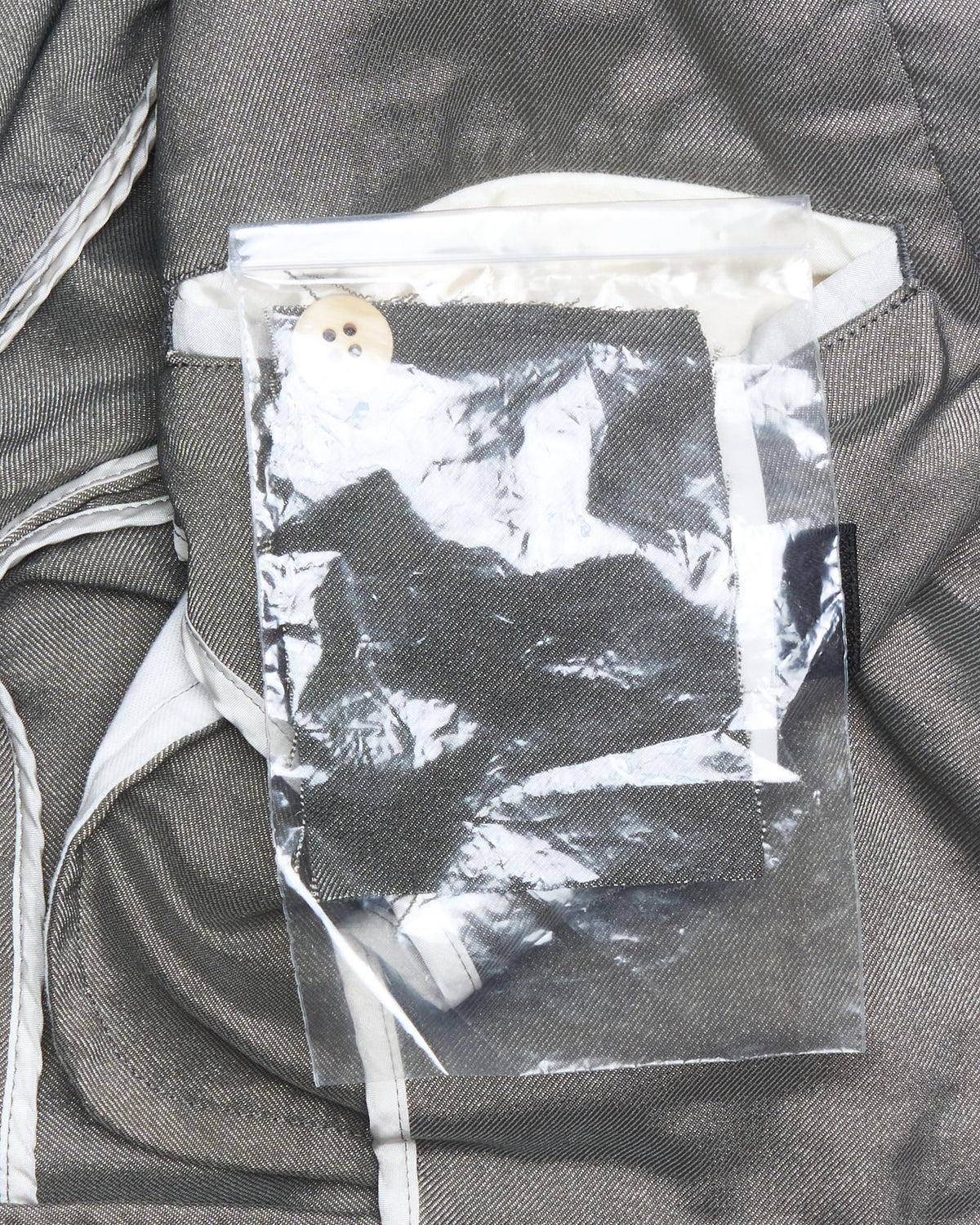 A/W07 Comme des Garçons
HOMME PLUS Silver Shimmery Suit Jacket